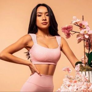 BuffBunny Aloe sports bra